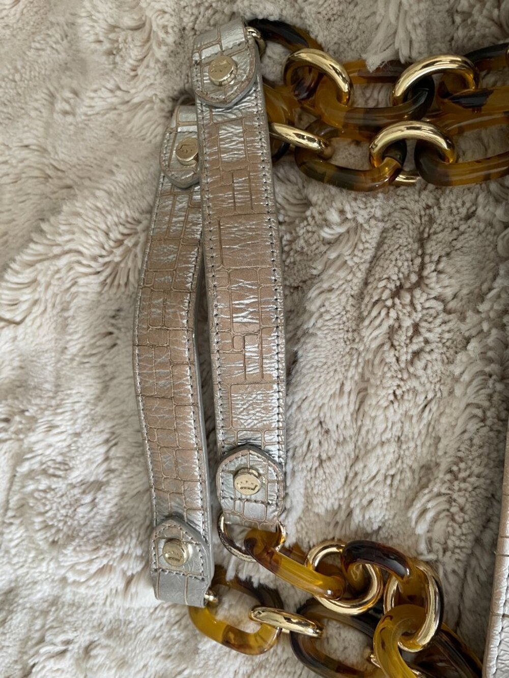 Elaine Turner Metallic Silver Leather Shoulder Bag with Tortoise Accents - Picture 4 of 11